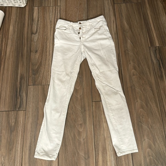 NWOT Universal Thread khaki/cream skinny denim pants size 26 - Picture 1 of 3